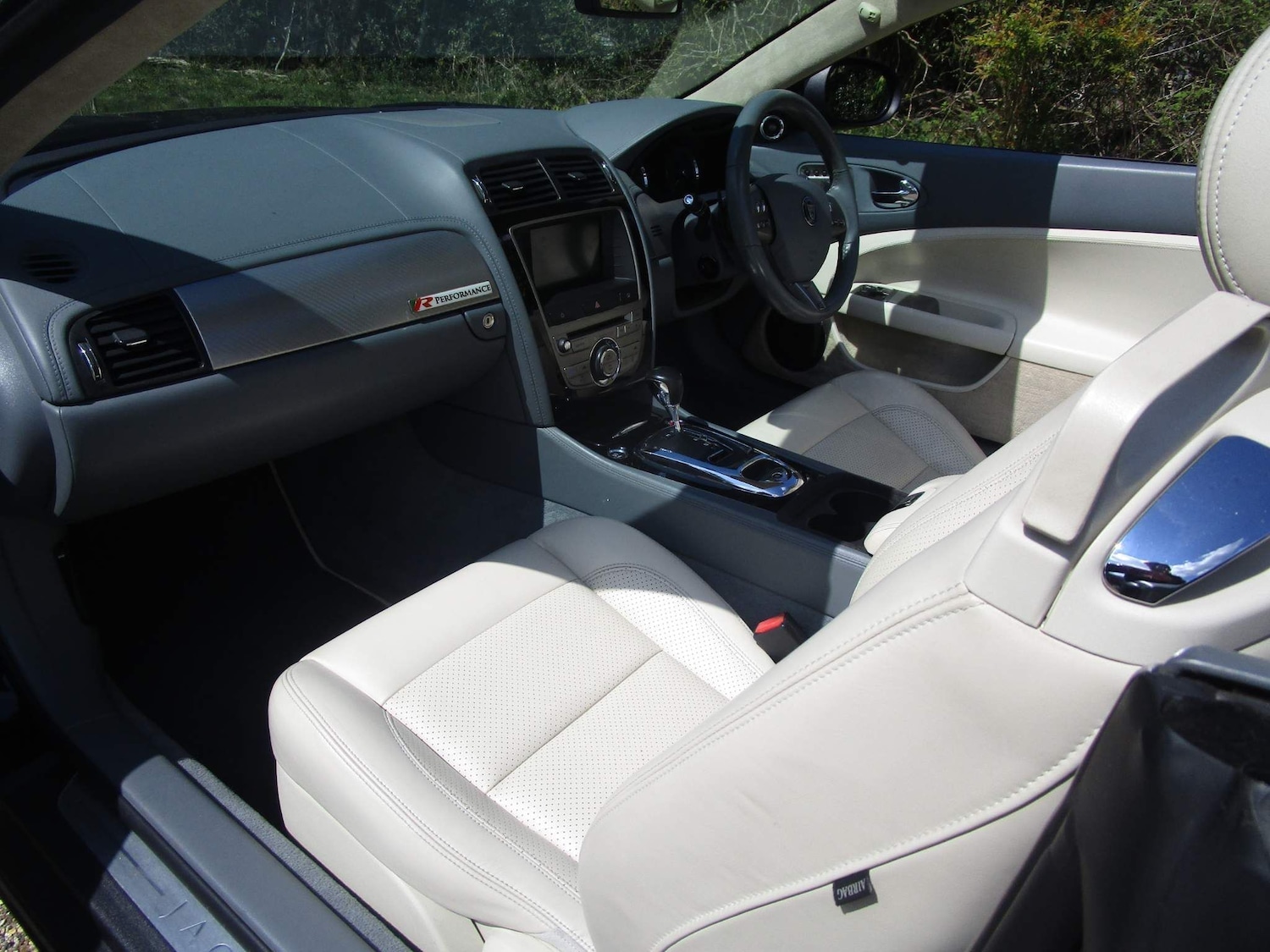 Used Jaguar XKR 2010 for sale - 76989409: Photo 28