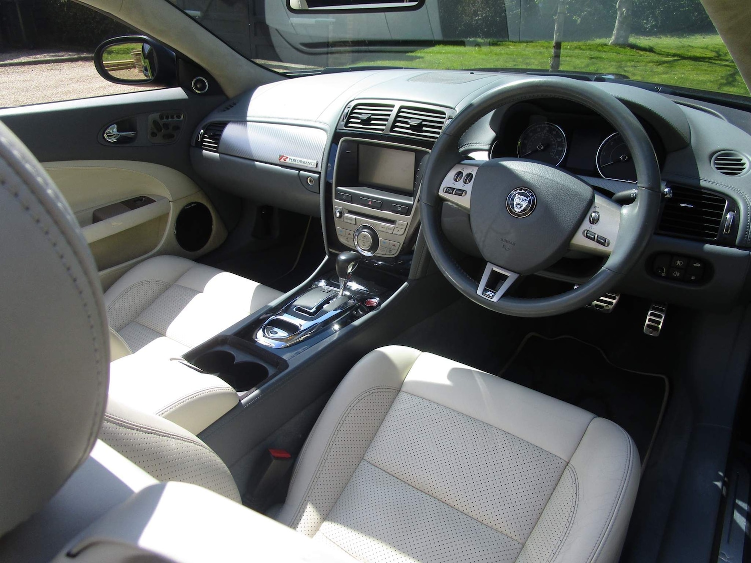 Used Jaguar XKR 2010 for sale - 76989409: Photo 31