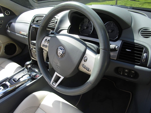 Used Jaguar XKR 2010 for sale - 74455548: Photo 30