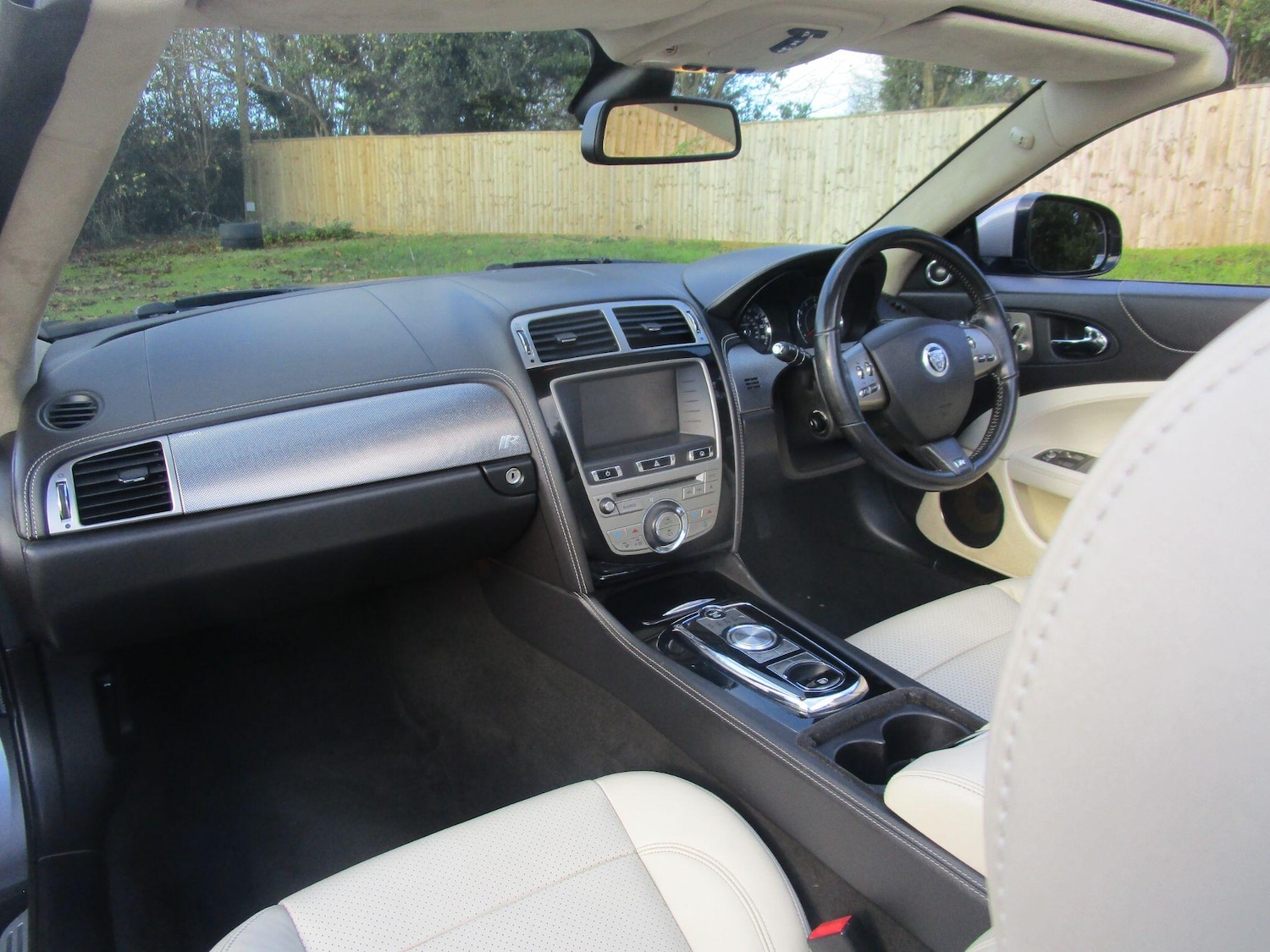 Used Jaguar XK 2010 for sale - 76752885: Photo 17