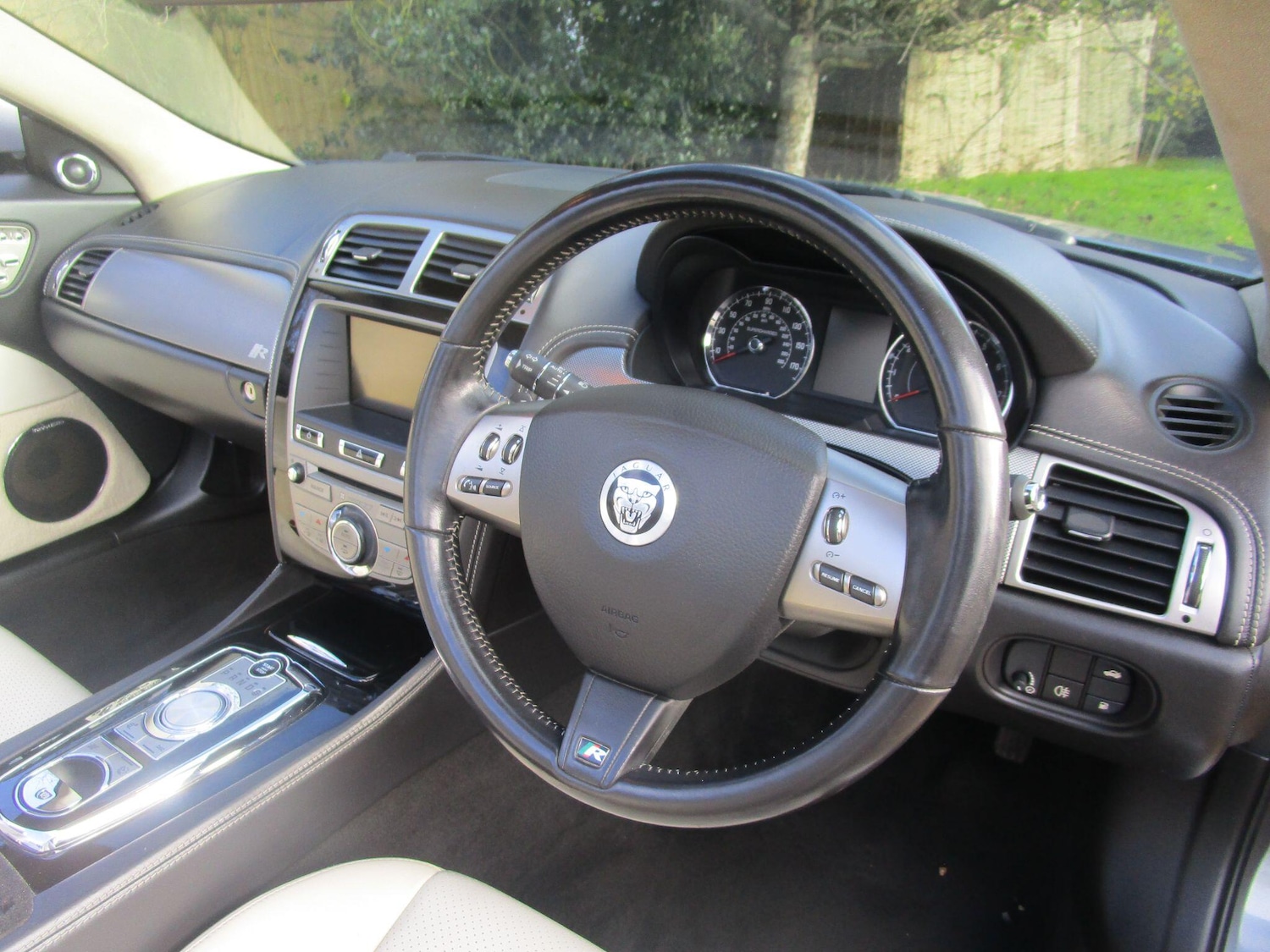 Used Jaguar XK 2010 for sale - 76752885: Photo 24