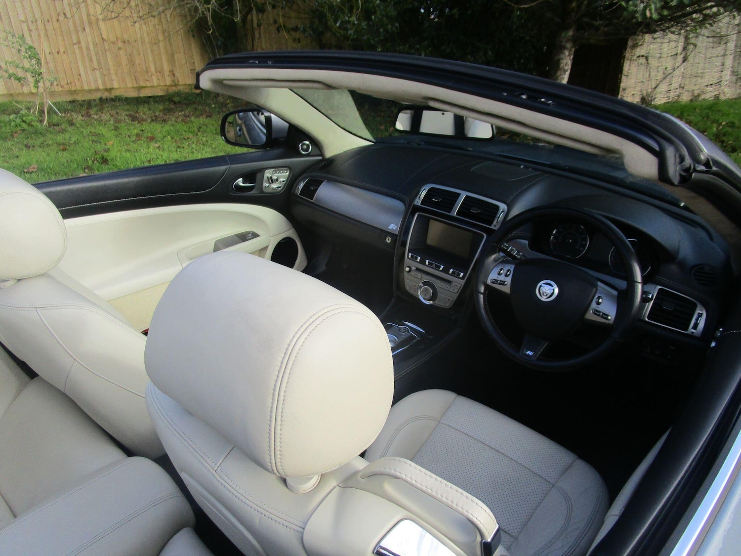 Used Jaguar XK 2010 for sale - 76752885: Photo 30