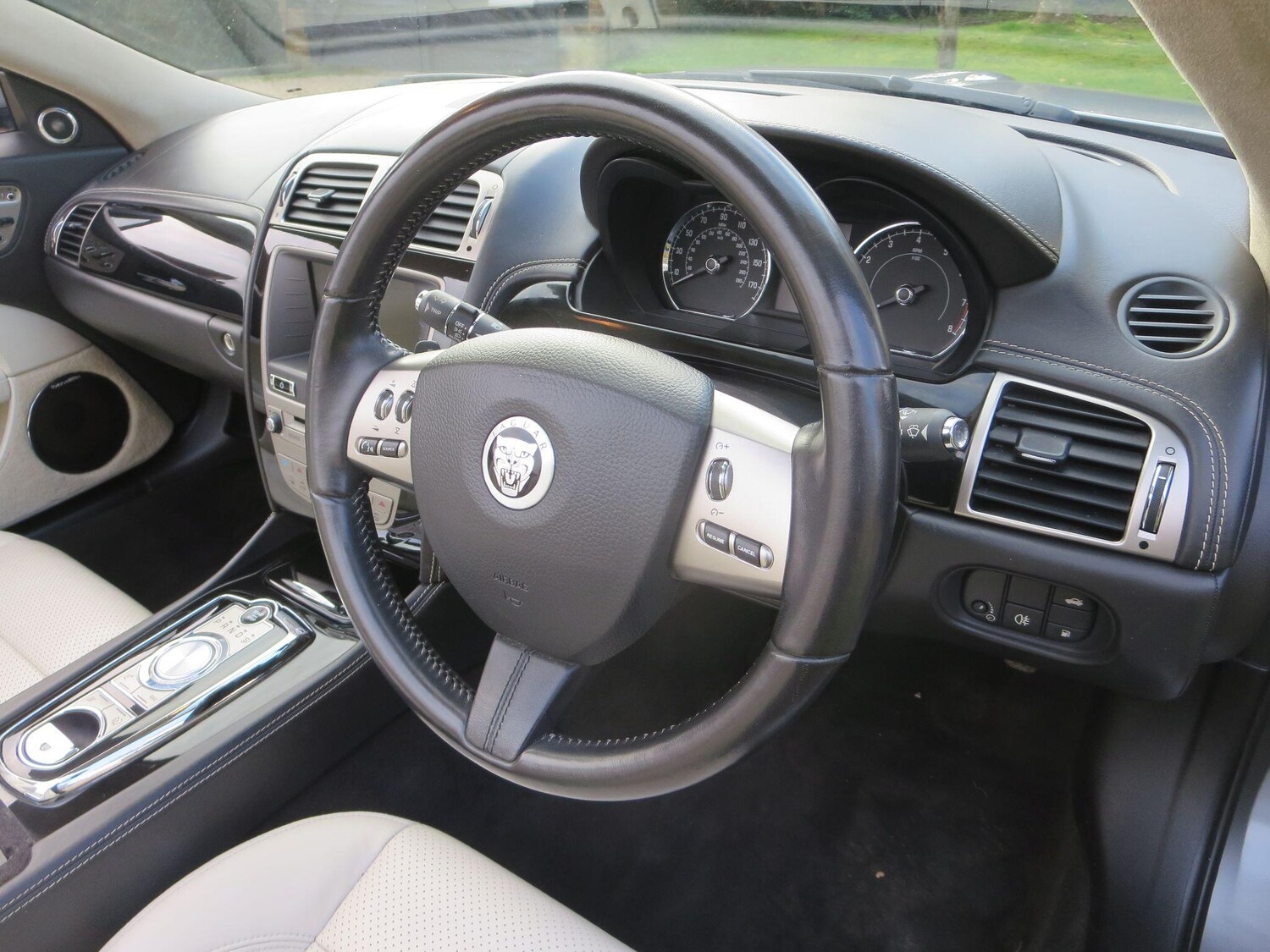 Used Jaguar XK 2011 for sale - 77838596: Photo 35