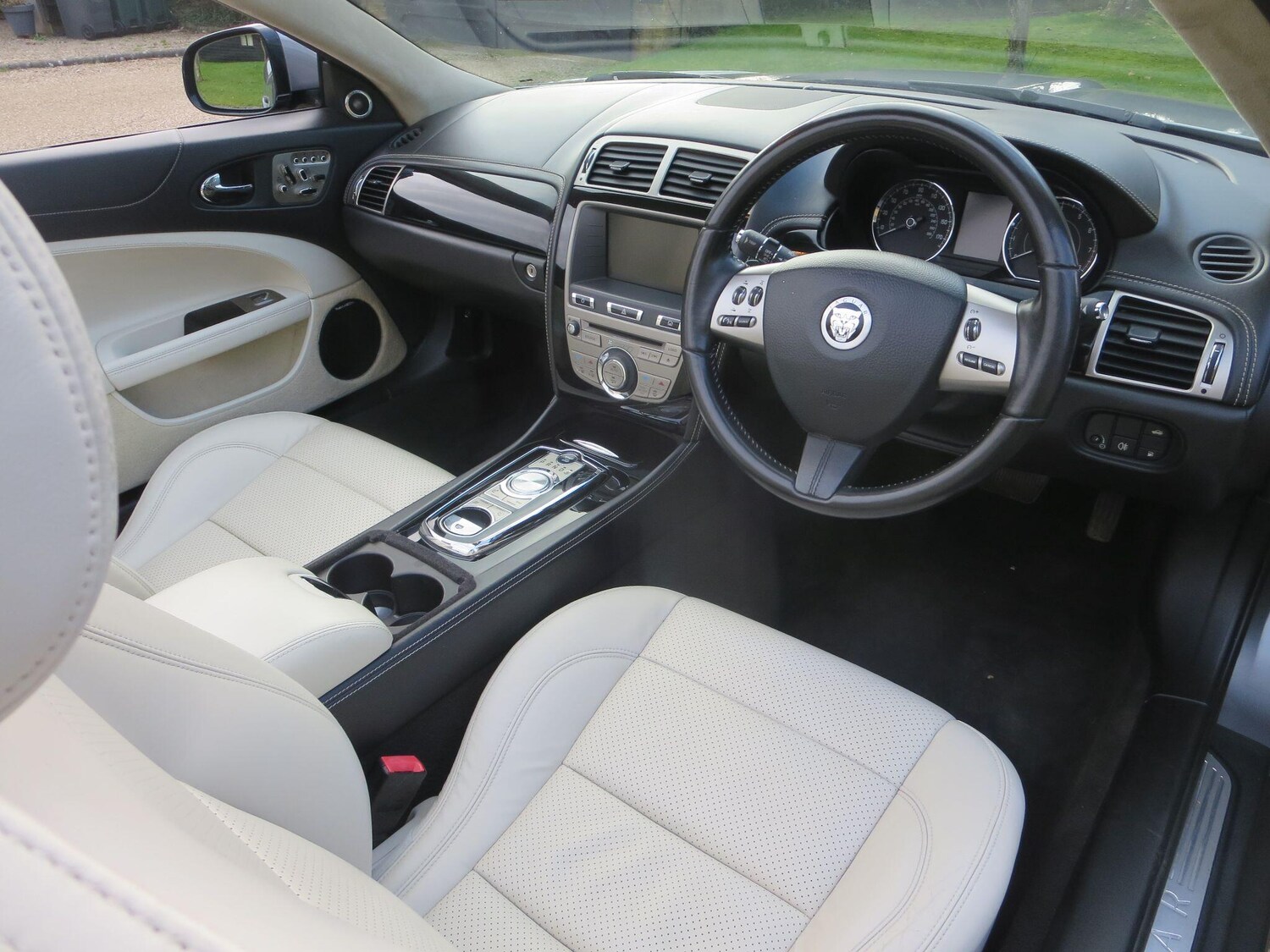 Used Jaguar XK 2011 for sale - 77838596: Photo 36