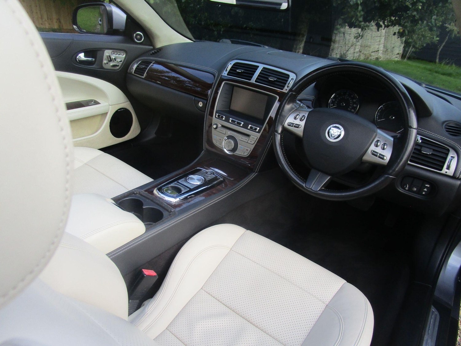 Used Jaguar XK 2010 for sale - 76989795: Photo 14