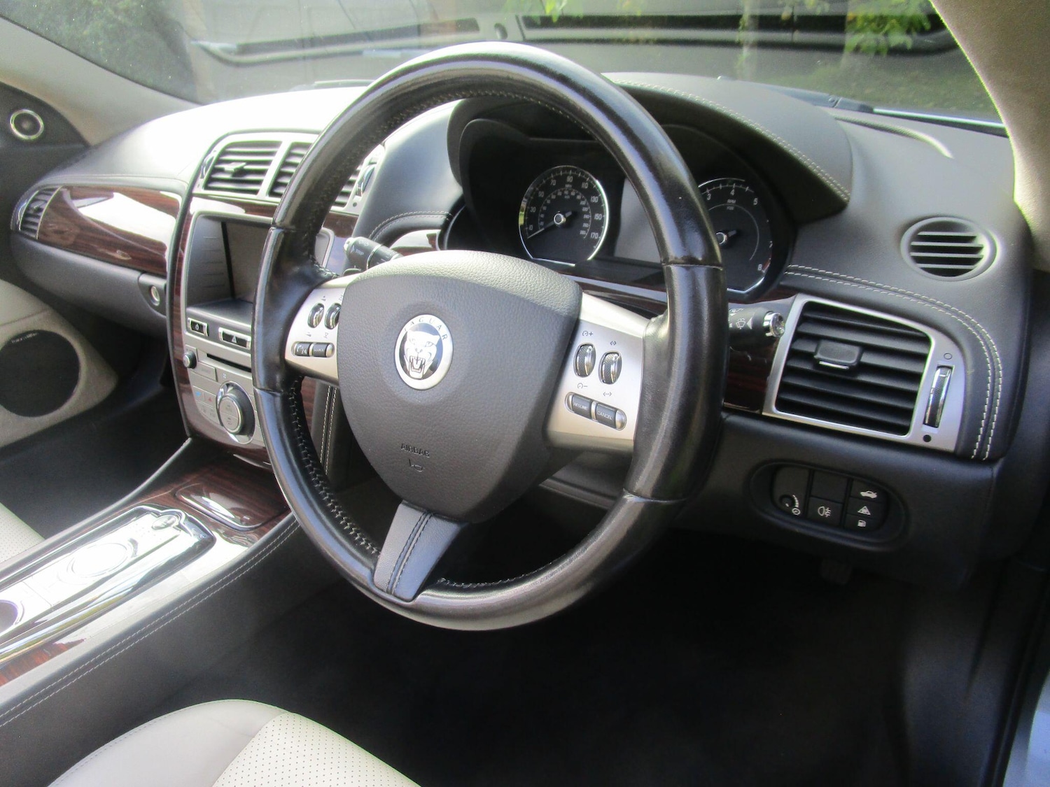 Used Jaguar XK 2010 for sale - 76989795: Photo 34