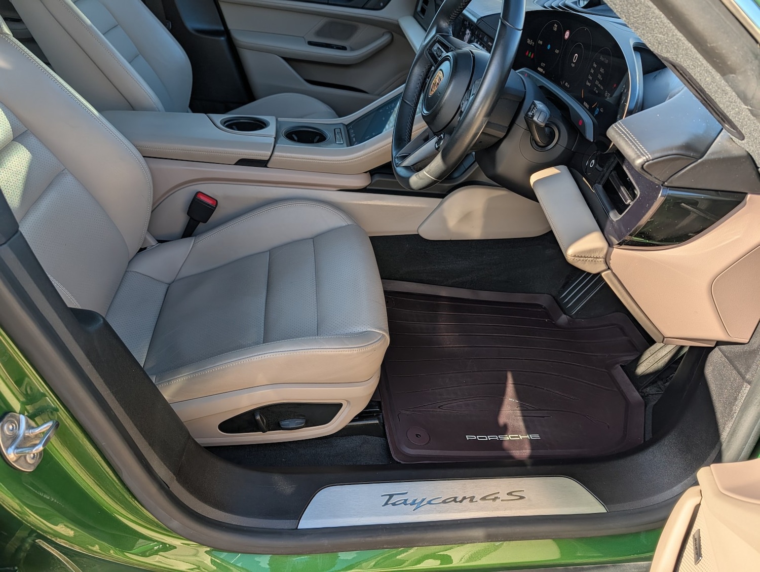 Used Porsche Taycan 2022 for sale - 77921400: Photo 11