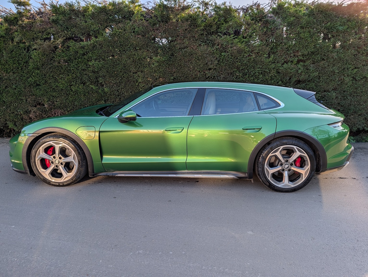 Used Porsche Taycan 2022 for sale - 77921400: Photo 2