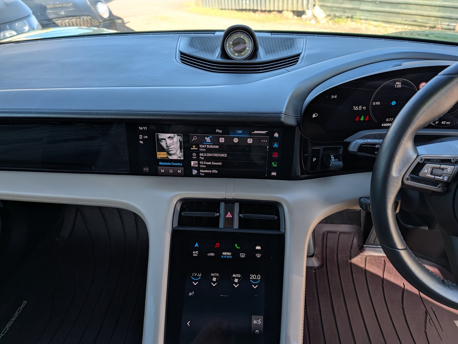 Used Porsche Taycan 2022 for sale - 77921400: Photo 9