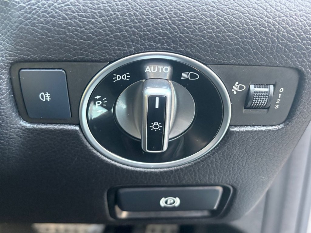 Used Mercedes-Benz SLK 2013 for sale - 77835333: Photo 25