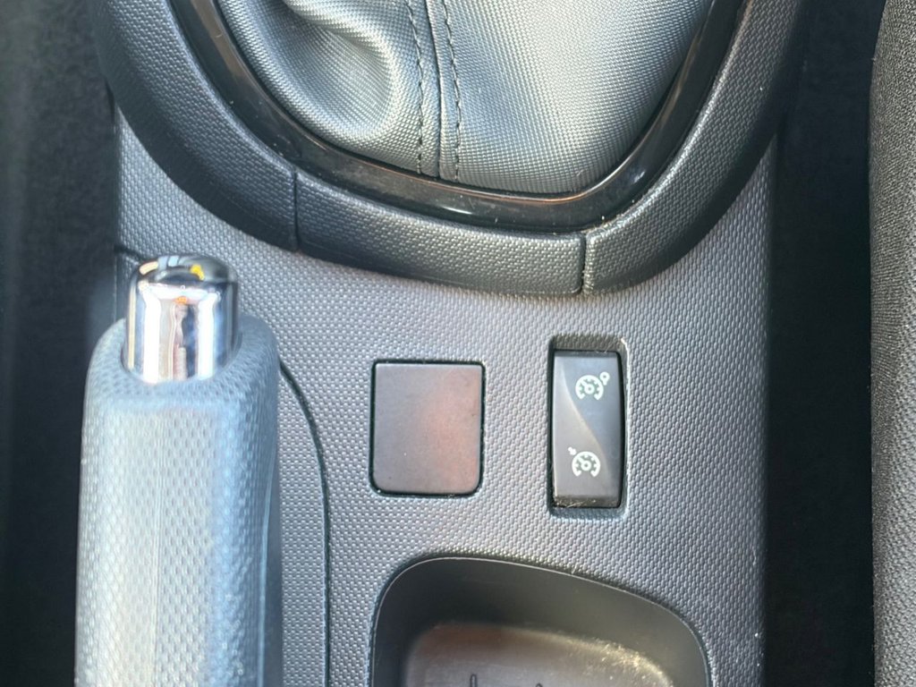 Used Renault Clio 2013 for sale - 77976385: Photo 23