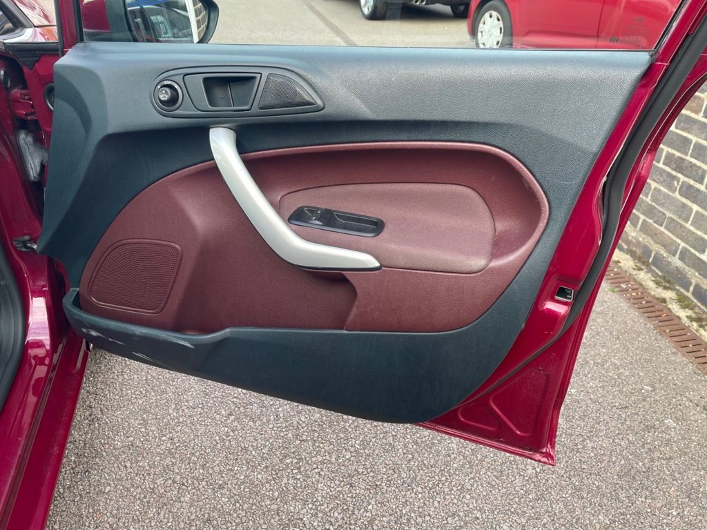 Used Ford Fiesta 2010 for sale - 76772669: Photo 28