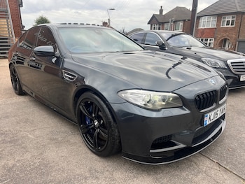 2015 (15) - M5 4dr DCT