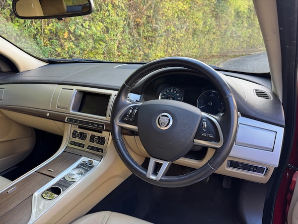 Used Jaguar XF 2013 for sale - 76117133: Photo 10
