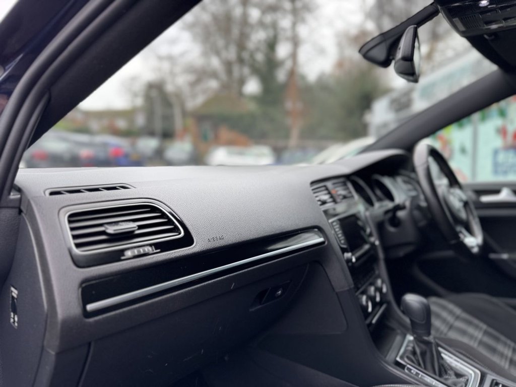 Used Volkswagen Golf 2014 for sale - 76883767: Photo 20