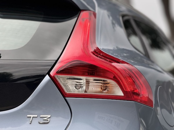 Used Volvo V40 Cross Country 2017 for sale - 75383778: Photo 17