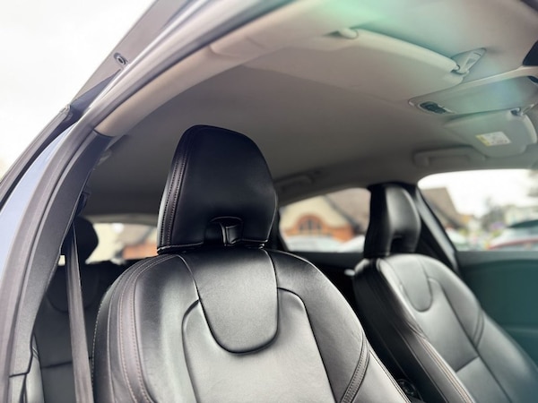 Used Volvo V40 Cross Country 2017 for sale - 75383778: Photo 19