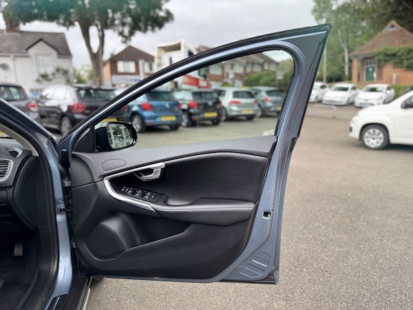 Used Volvo V40 Cross Country 2017 for sale - 75383778: Photo 41