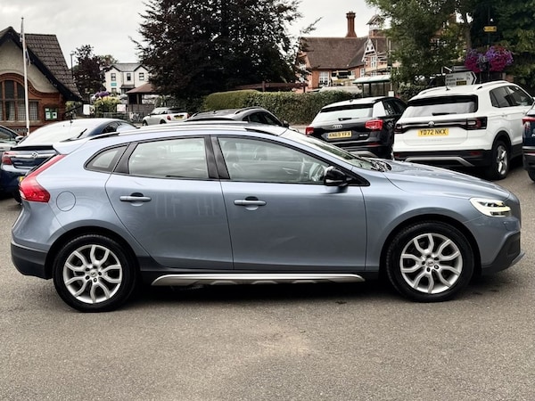 Used Volvo V40 Cross Country 2017 for sale - 75383778: Photo 7