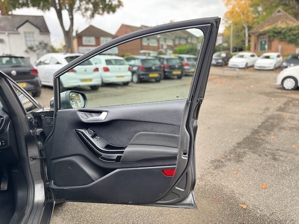 Used Ford Fiesta 2018 for sale - 76303600: Photo 27