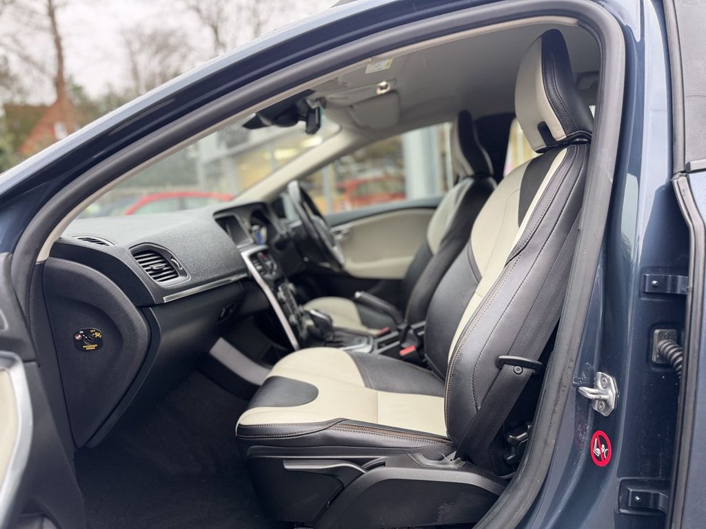 Used Volvo V40 2018 for sale - 77780150: Photo 13