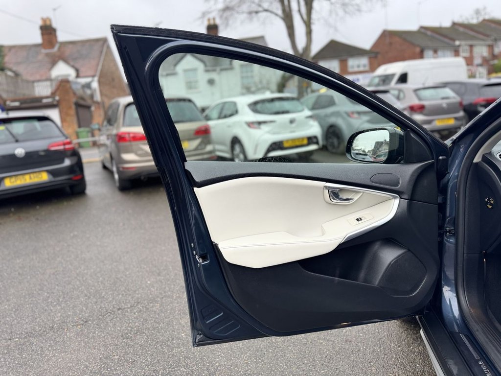 Used Volvo V40 2018 for sale - 77780150: Photo 19