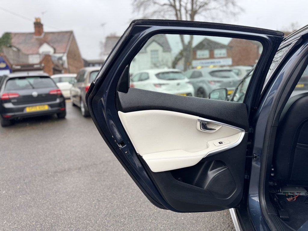 Used Volvo V40 2018 for sale - 77780150: Photo 27