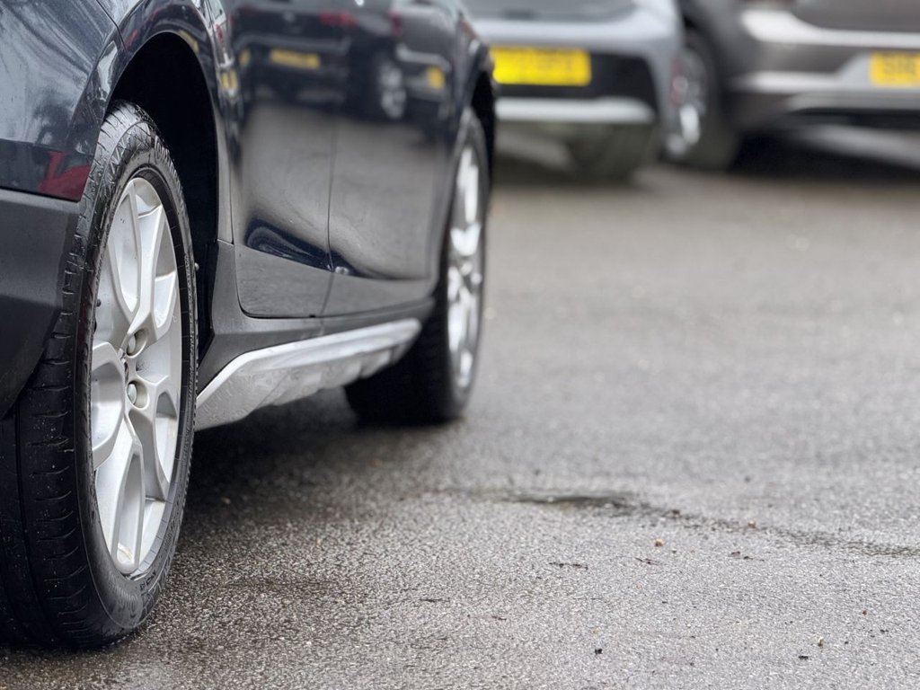 Used Volvo V40 2018 for sale - 77780150: Photo 29