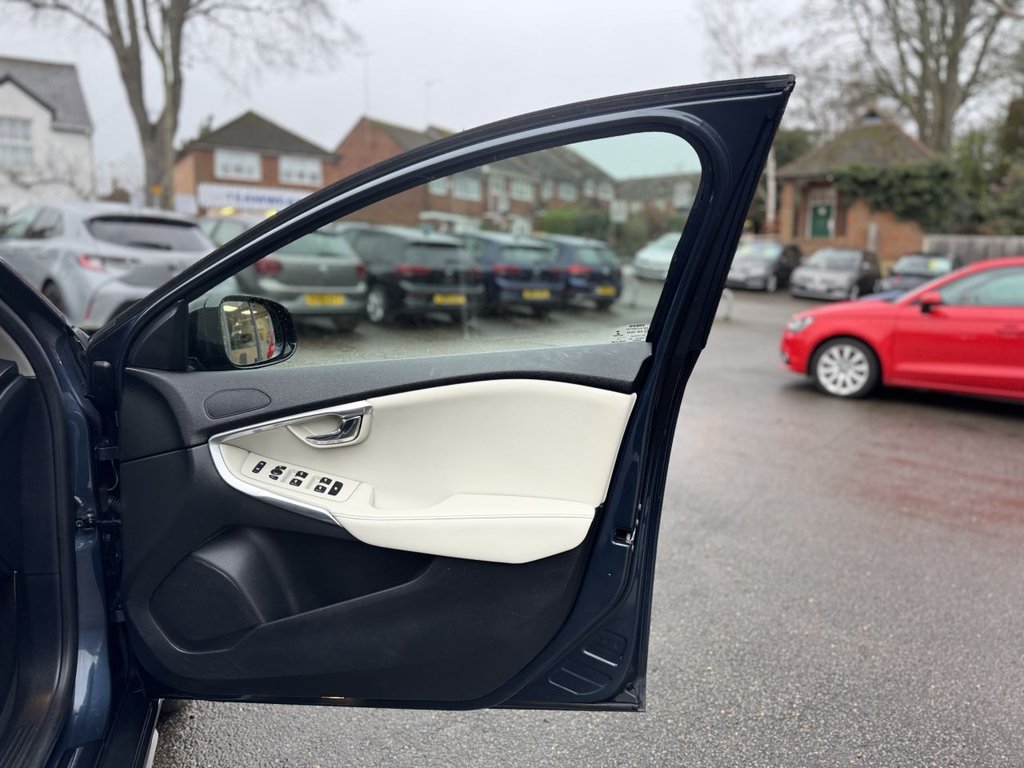 Used Volvo V40 2018 for sale - 77780150: Photo 31