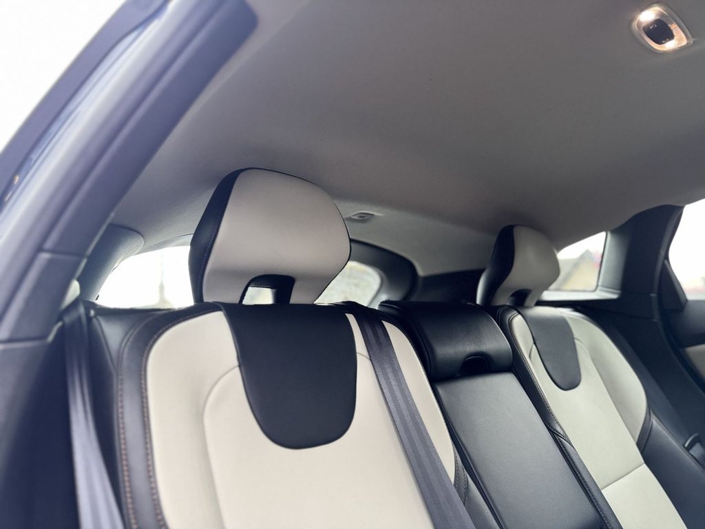 Used Volvo V40 2018 for sale - 77780150: Photo 32