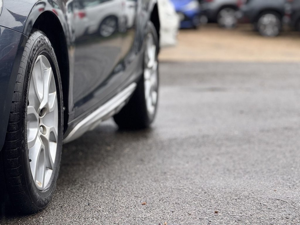 Used Volvo V40 2018 for sale - 77780150: Photo 37