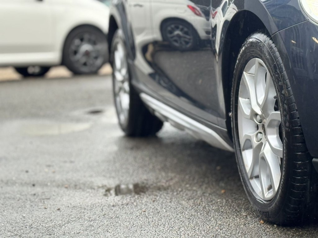 Used Volvo V40 2018 for sale - 77780150: Photo 40