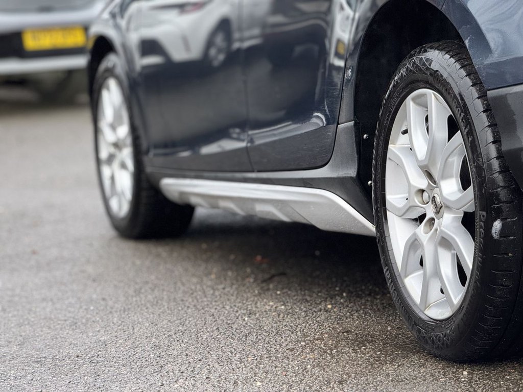 Used Volvo V40 2018 for sale - 77780150: Photo 44