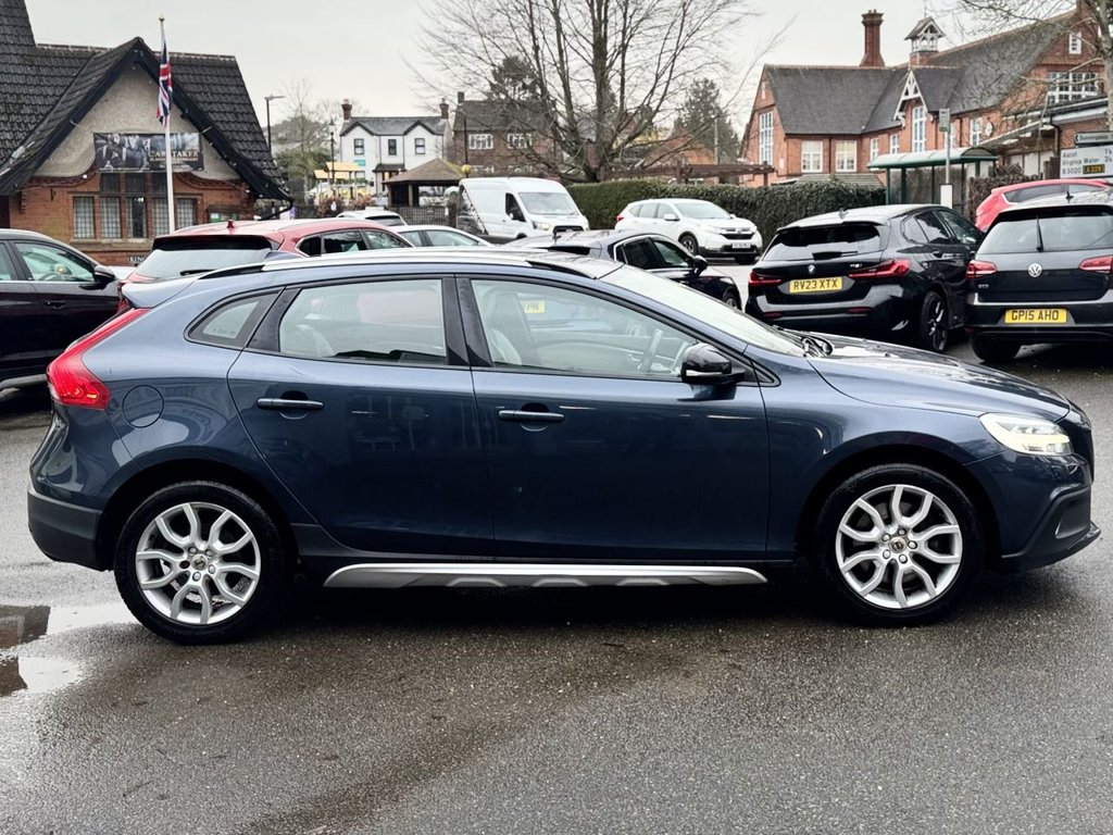 Used Volvo V40 2018 for sale - 77780150: Photo 7