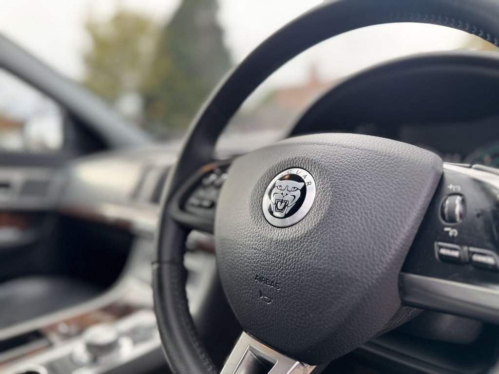Used Jaguar XF 2012 for sale - 76356137: Photo 25