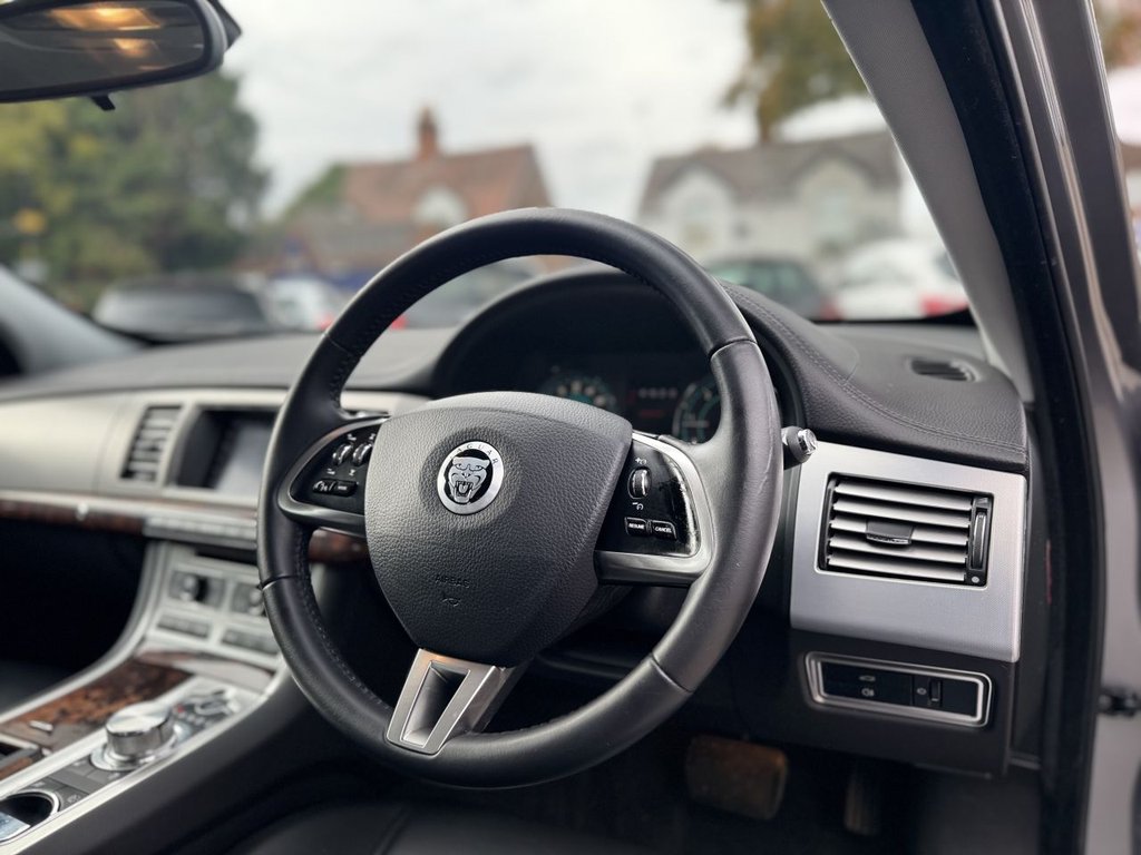 Used Jaguar XF 2012 for sale - 76356137: Photo 26