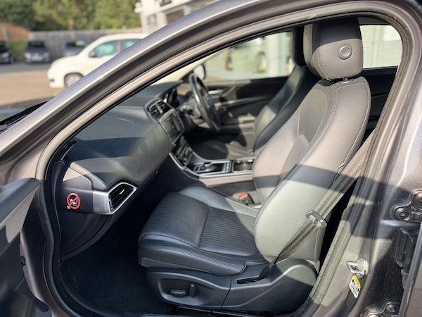 Used Jaguar XE 2016 for sale - 75473561: Photo 13