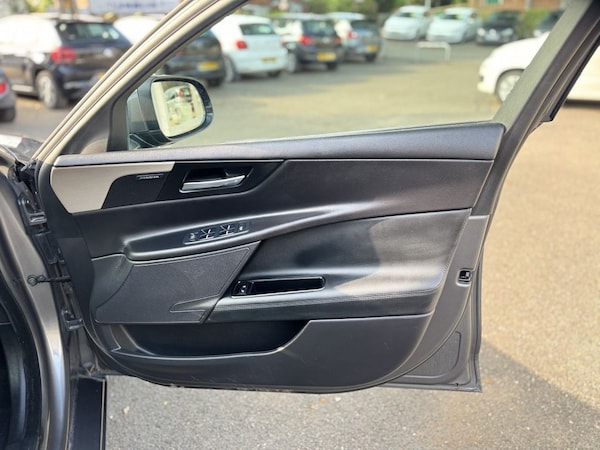 Used Jaguar XE 2016 for sale - 75473561: Photo 35