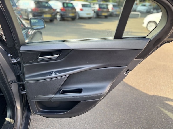 Used Jaguar XE 2016 for sale - 75473561: Photo 37