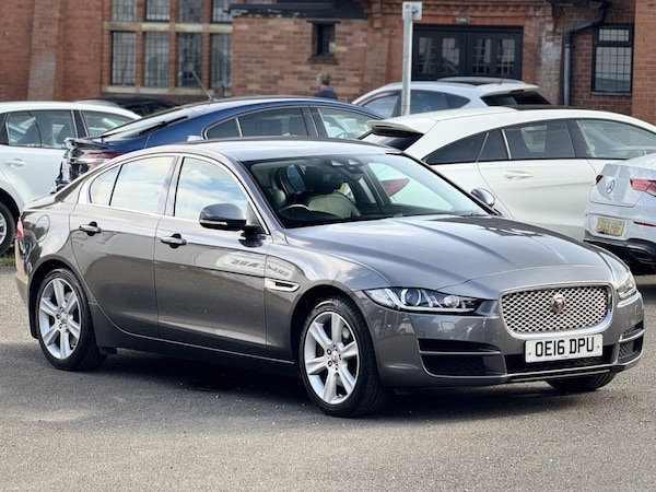 Used Jaguar XE 2016 for sale - 75473561: Photo 3