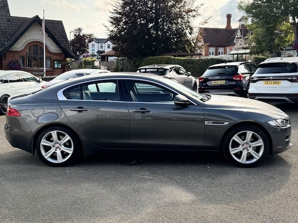 Used Jaguar XE 2016 for sale - 75473561: Photo 7