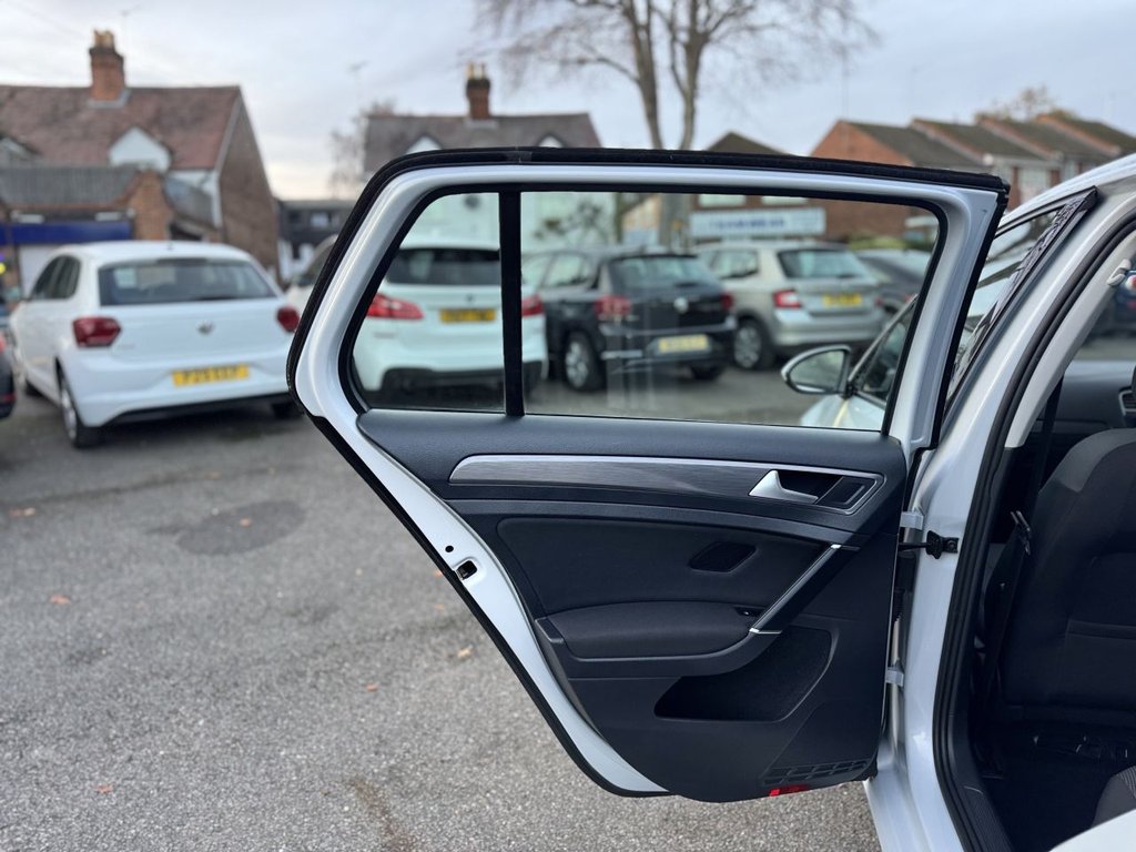 Used Volkswagen Golf 2018 for sale - 76604668: Photo 32