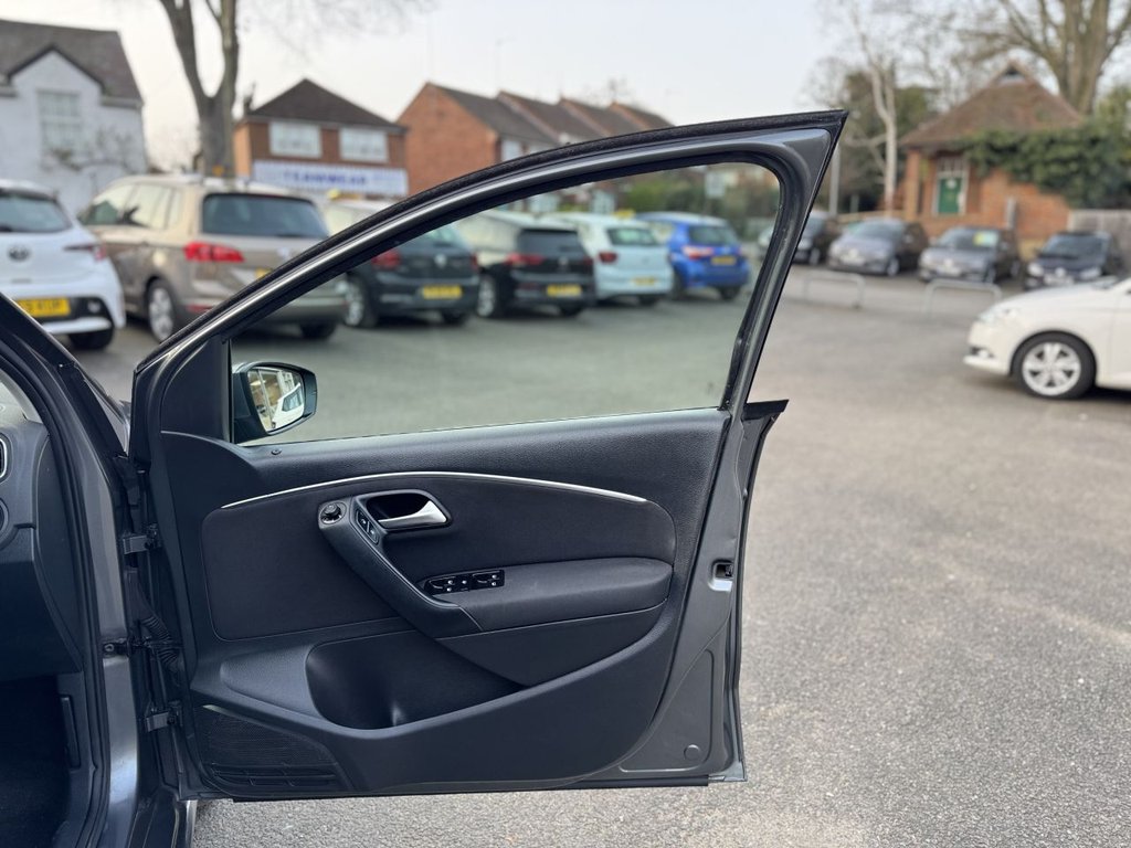 Used Volkswagen Polo 2015 for sale - 77780099: Photo 48