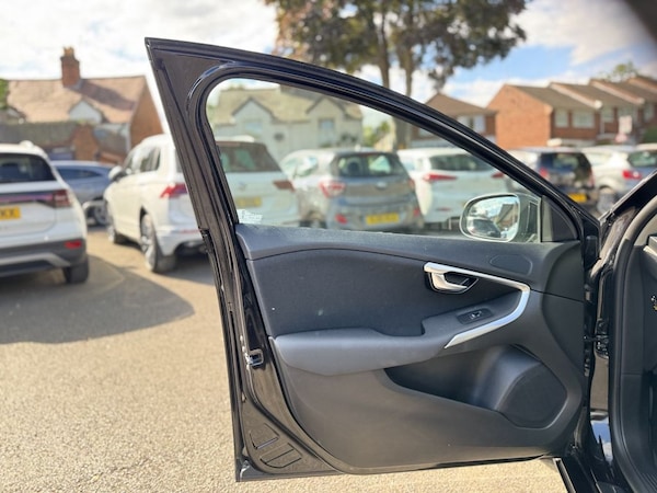 Used Volvo V40 2019 for sale - 75207327: Photo 28