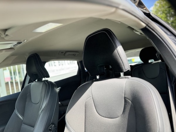 Used Volvo V40 2019 for sale - 75207327: Photo 32