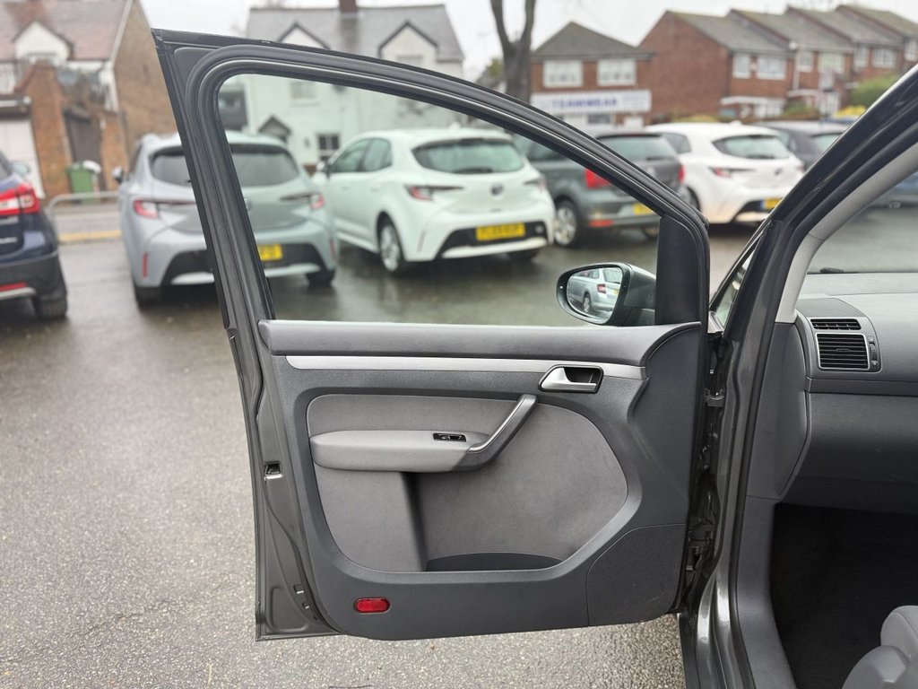 Used Volkswagen Touran 2015 for sale - 77288450: Photo 28