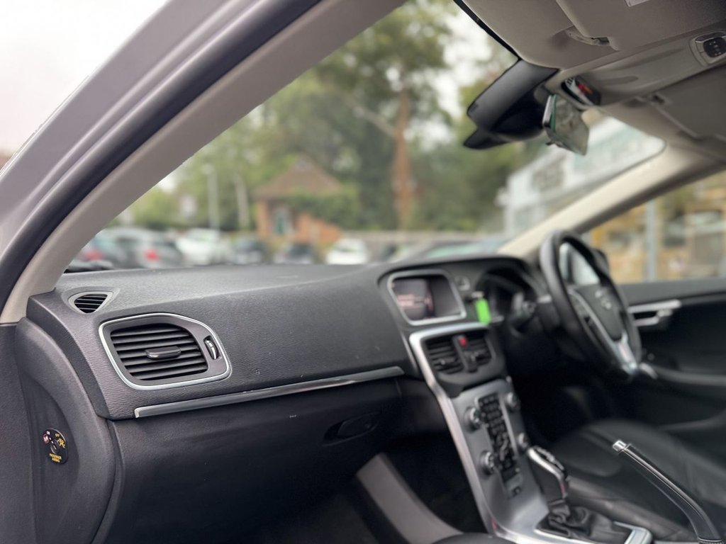 Used Volvo V40 2018 for sale - 76038783: Photo 40