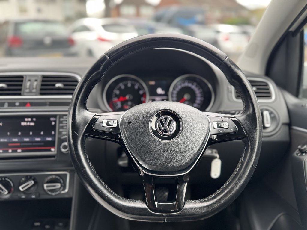 Used Volkswagen Polo 2014 for sale - 76356643: Photo 21