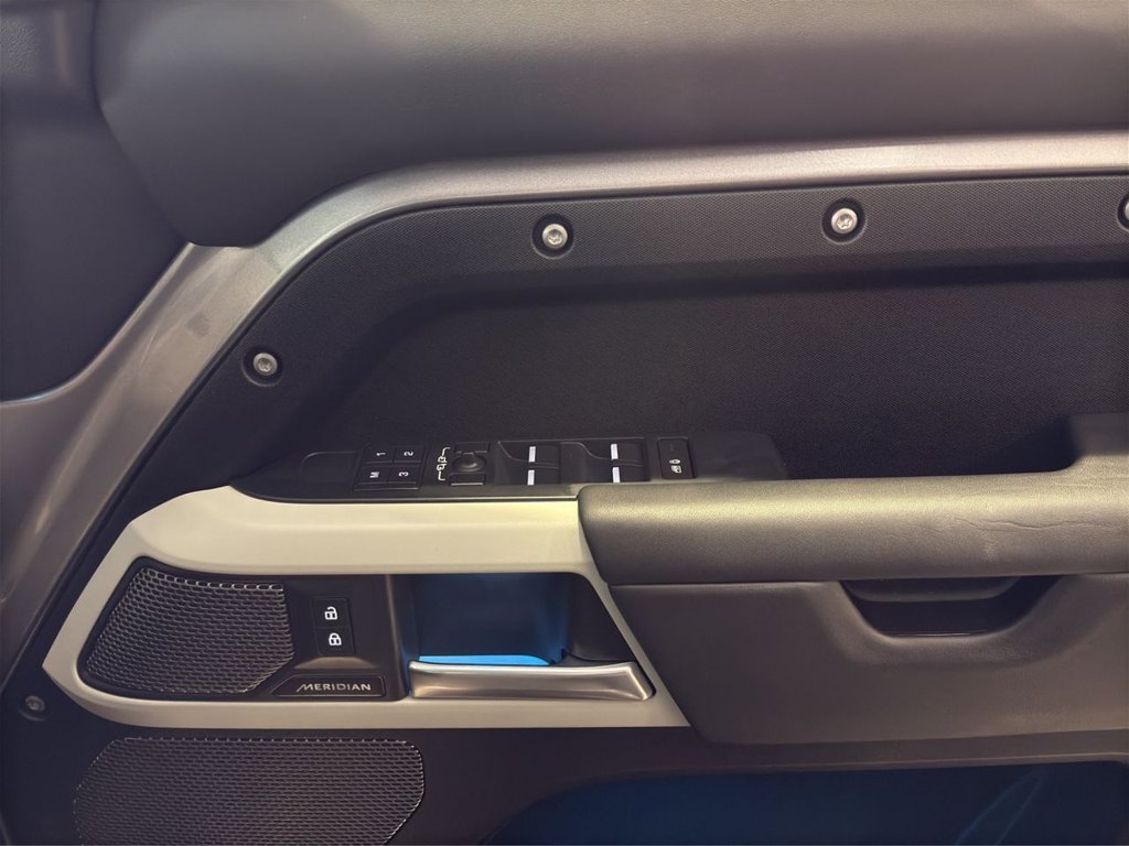 Used Land Rover Defender 2023 for sale - 76654315: Photo 30