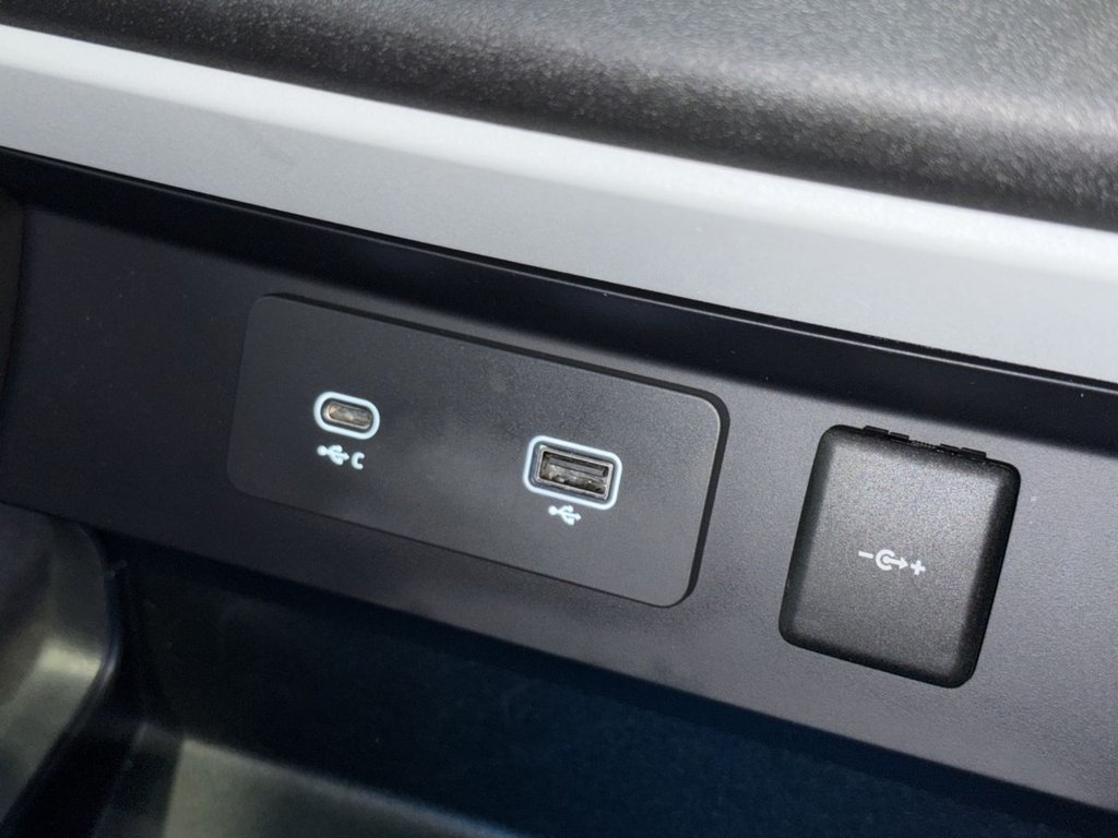 Used Land Rover Defender 2023 for sale - 76654315: Photo 31